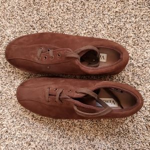 Women's Vero Sport casual lace up shoes Sz 8M leather in Brown.